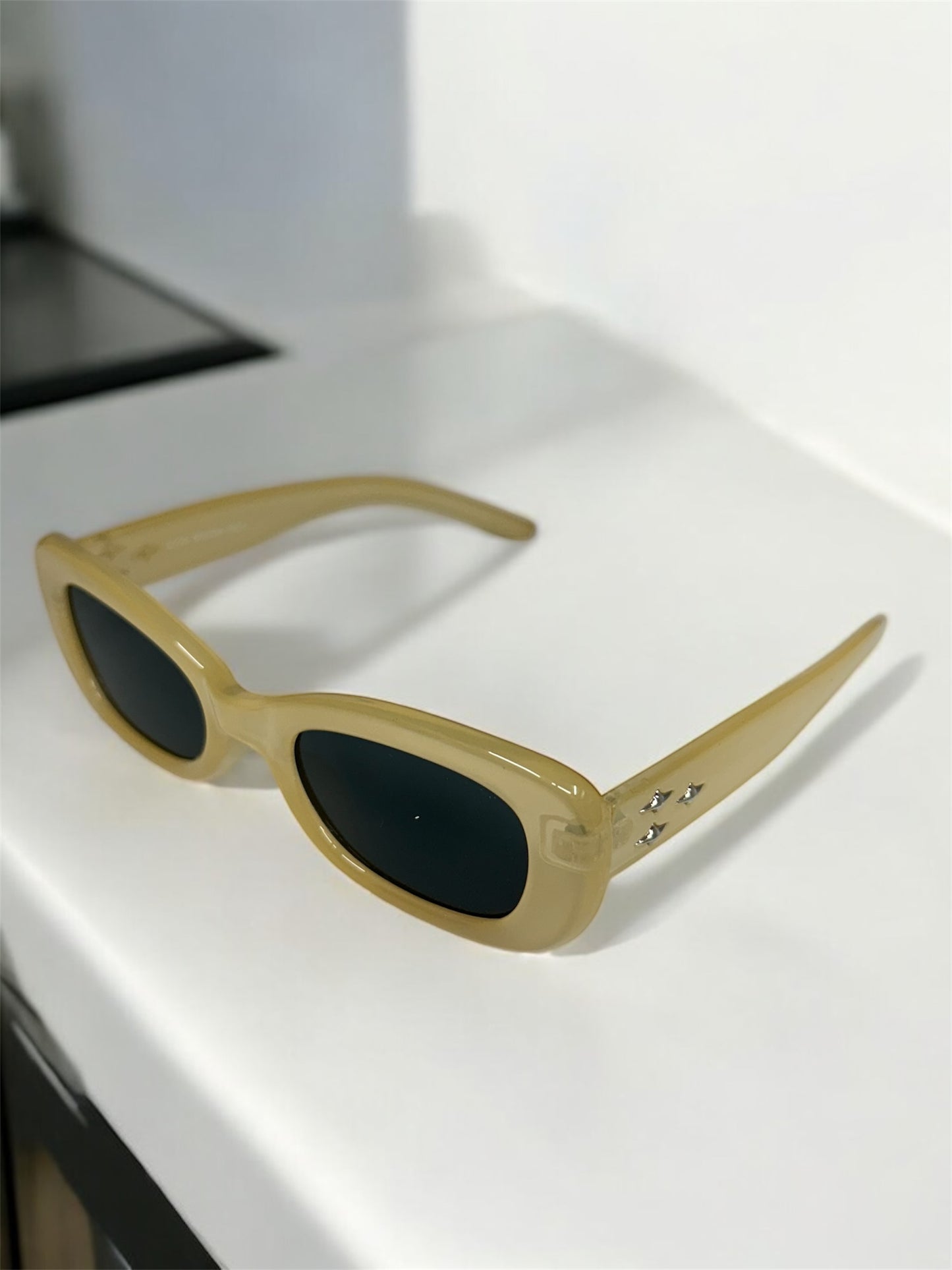 Vintage Retro Square C04