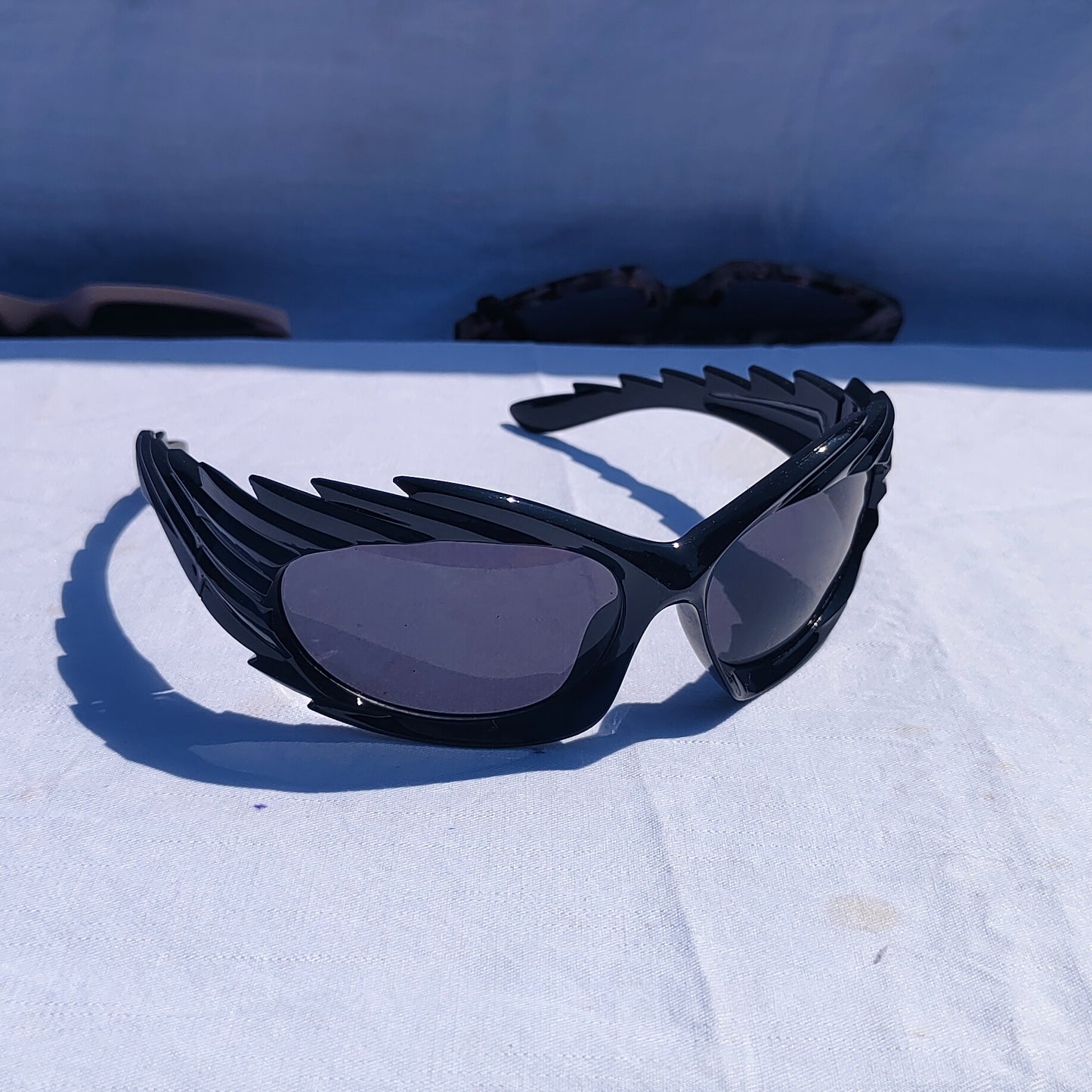 Futuristic unisex sunglasses
